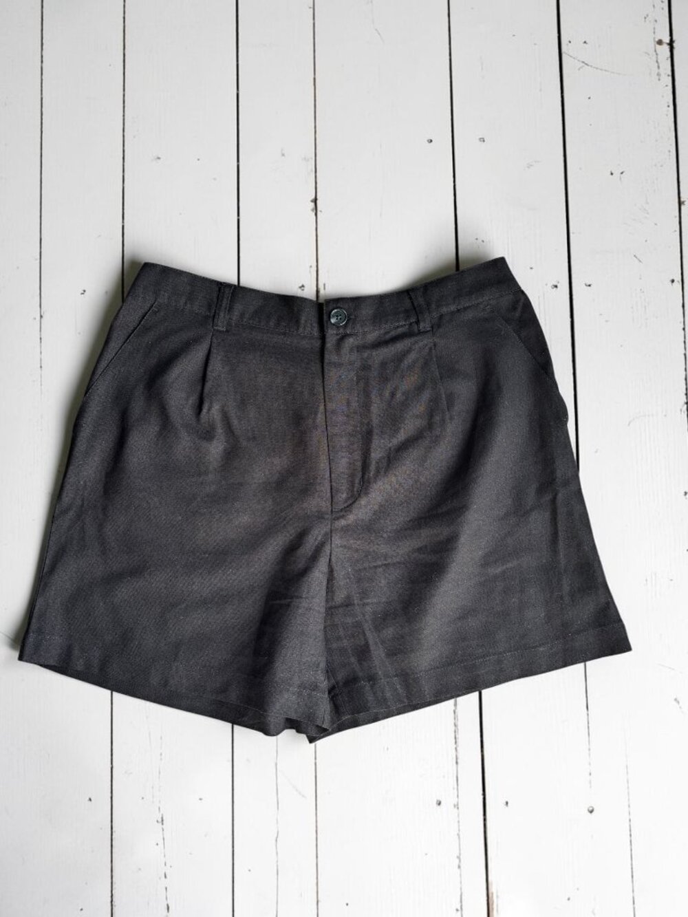 Time and Tru Black Pull-On Shorts Size M 8-10 Elastic Back Pleated Front